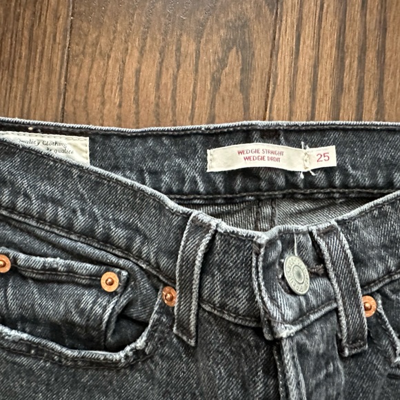 Levi’s Wedgie Straight Jeans - Picture 2 of 2